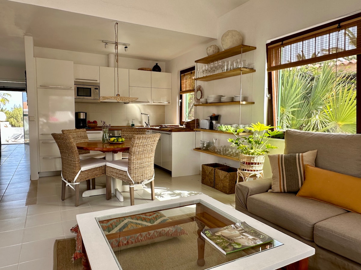 Top performing Airbnb: Casa Viejo Rey, bright calm over ocean & volcanoes in Pájara