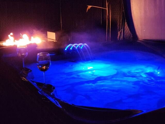 Hot Tub Under the Atlantic Stars Luxury 2 BR home gallery image 2