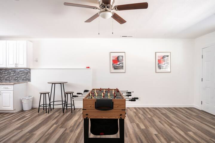 1miStrip 5 Rooms FREE Parking Dutch Bros gallery image 5