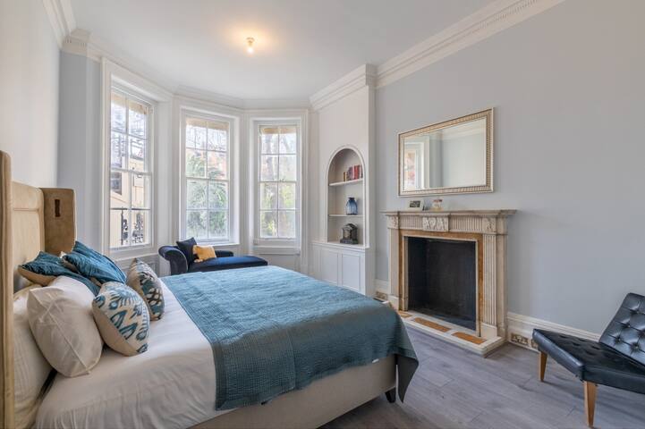 Beautiful Victorian Flat next to Harrods gallery image 3