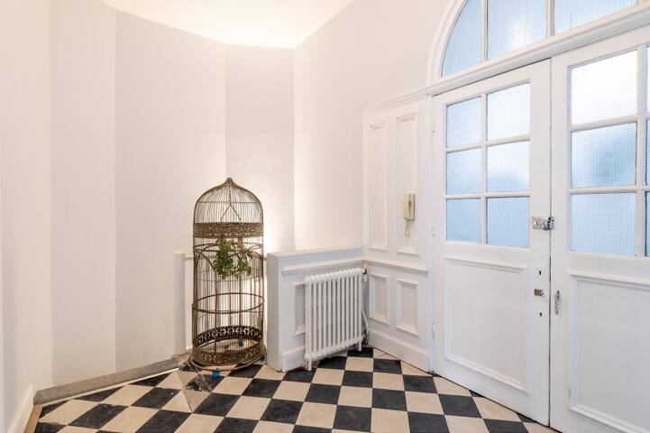 Beautiful Victorian Flat next to Harrods gallery image 4