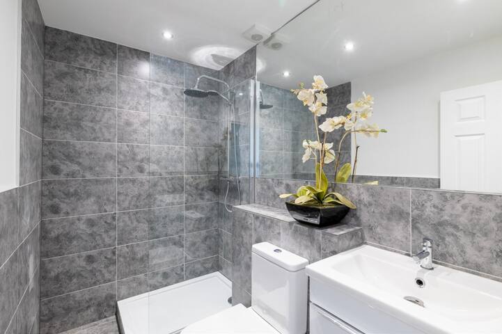 Beautiful Victorian Flat next to Harrods gallery image 5