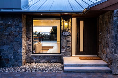 Luxury, Stylish Spacious West Van w/ocean Mt. View