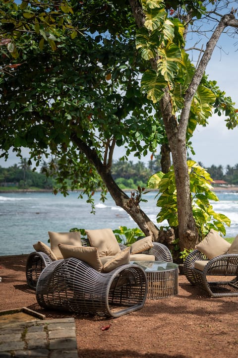 Oceanfront Villa, 15 Mins from Hiriketiya Beach