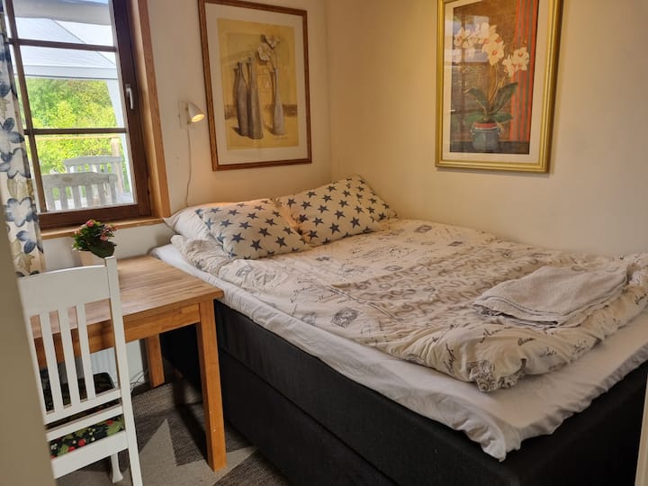 Sovrum 2 - Kontinentalsäng 120 cm bred