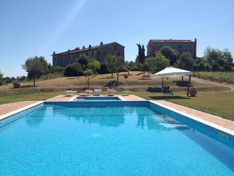 Top Airbnb: Luxury apartment with pool in Città Della Pieve