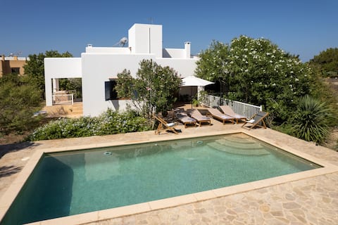 Can Pere March. Family home with pool.