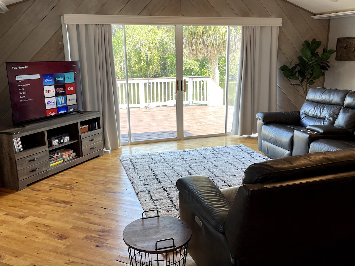 Successful Airbnb property: River Cottage 2/2 - Kayaks & Huge Deck-Old Florida in Lakewood Ranch