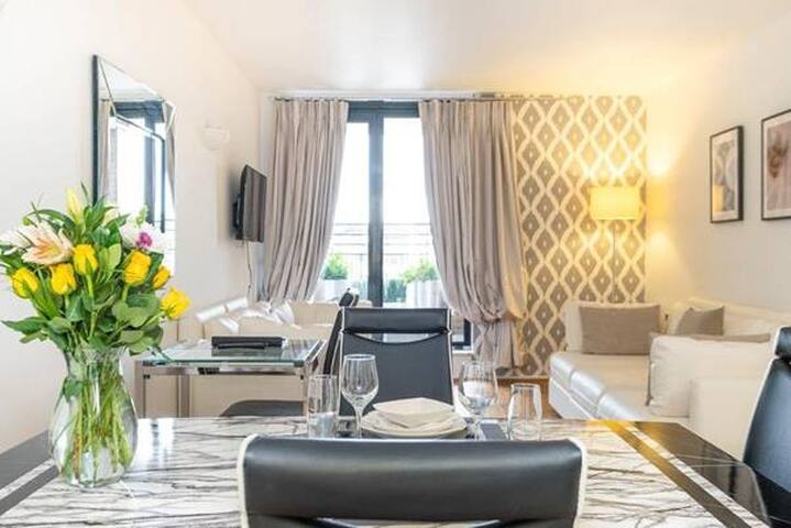 Spacious 2 bedroom 2 bathroom in South Kensington. gallery image 2