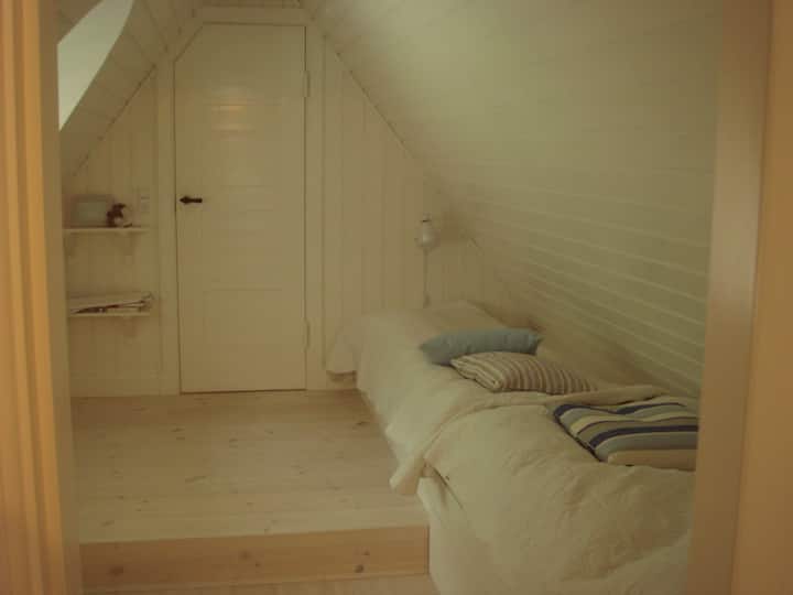 Chumba cha kulala chenye vitanda 2 vya mtu mmoja 90x 200.