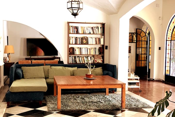 Five-bedroom colonial villa in Martínez