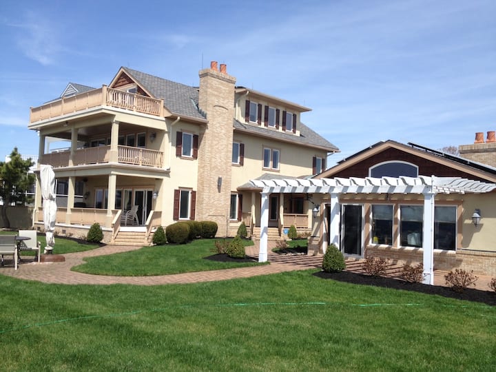 Bay Front Home With Boat And Jet Ski Docks. - Brigantine, NJ