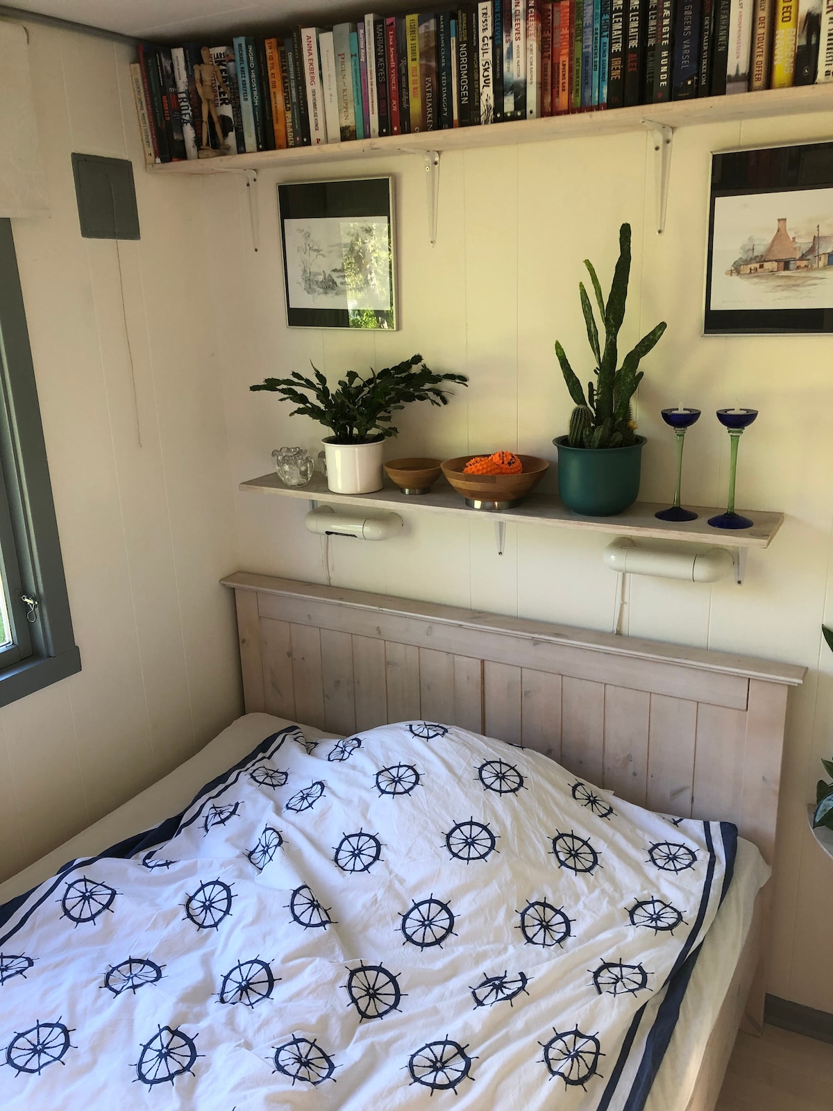 غرفة بسرير مزدوج