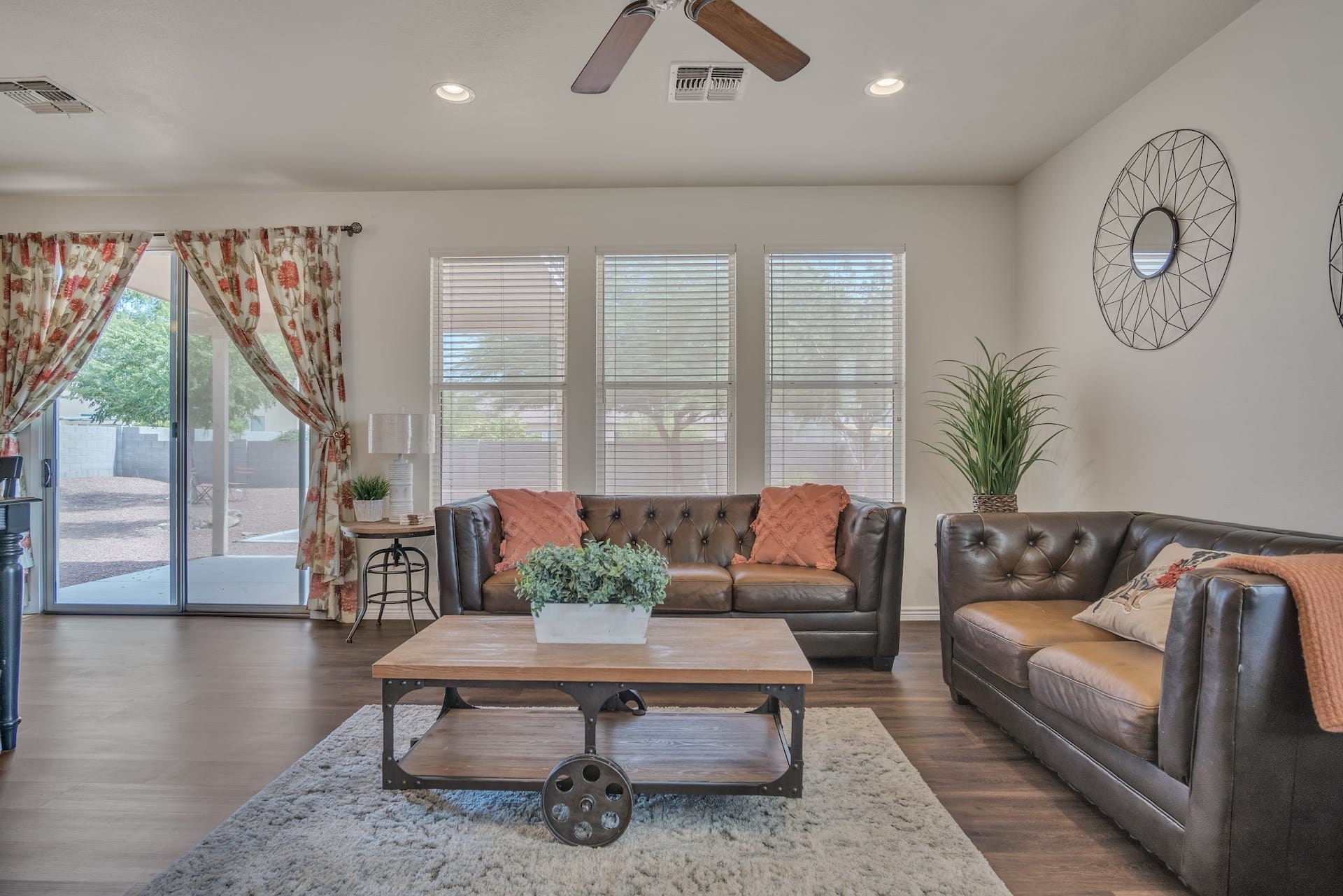 Modern Living/ 100% Solar