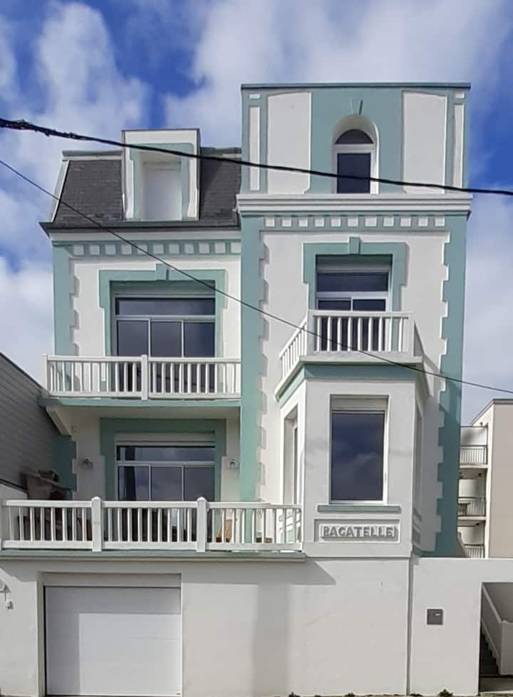 House 2 steps from the beach.