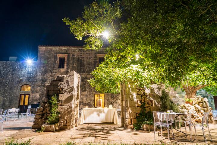 Casino De Viti, historic home with pool and Wifi gallery image 2