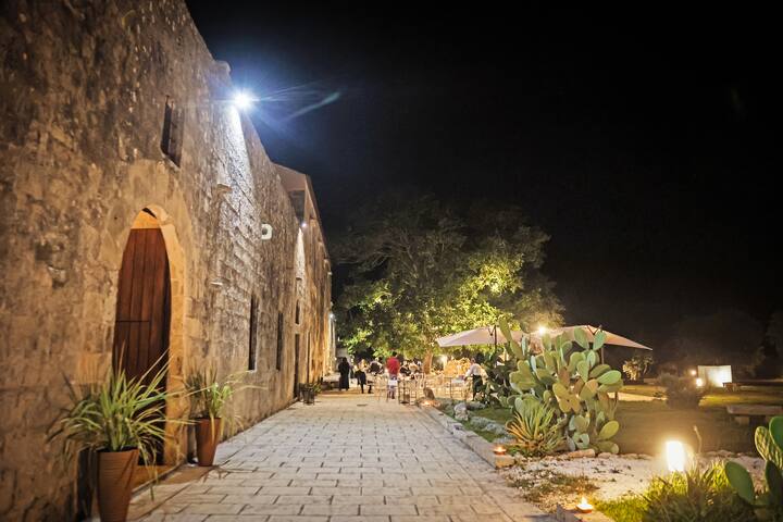 Casino De Viti, historic home with pool and Wifi gallery image 5