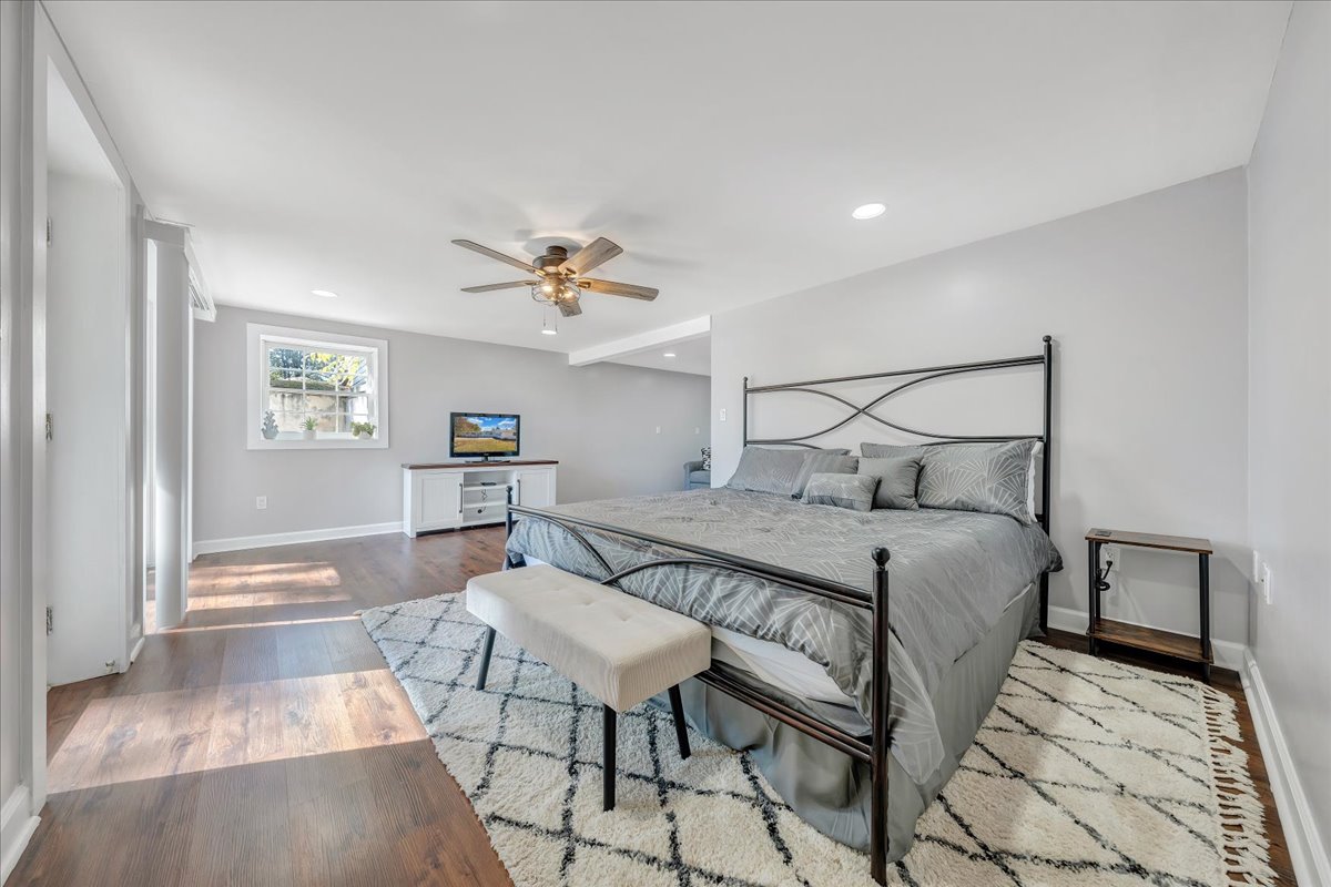 Spálňa s manželskou posteľou King a rozkladacou pohovkou Queen