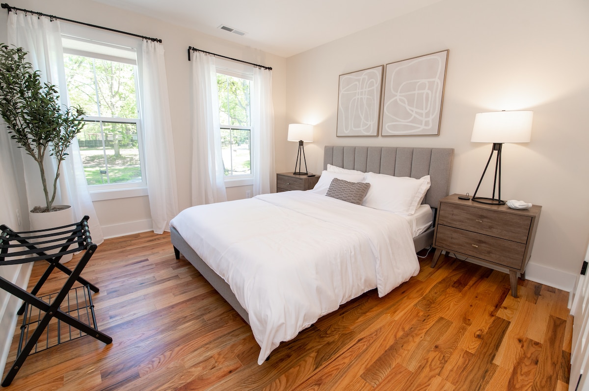 Dormitorio 3: cama tamaño queen, RokuTV inteligente de 43pulgadas