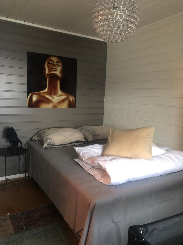 1.20 سرير وسرير سفر للأطفال إطلالة رائعة على الميناء.