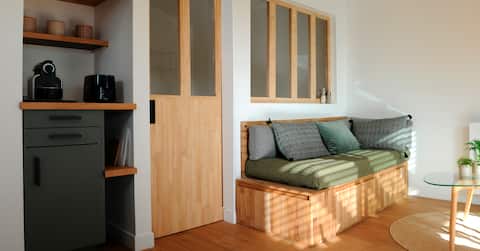 Popular Airbnb listing: Small house between forest and Arcachon Bay in Andernos Les Bains