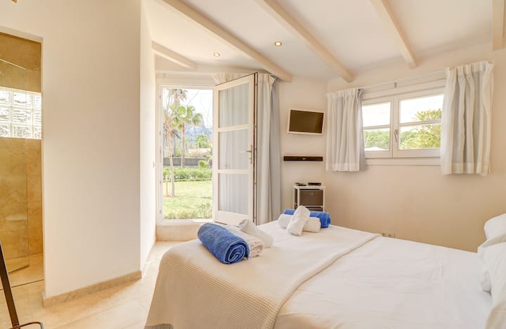 Ndërtesë me dhomë gjumi dhe banjë brenda...