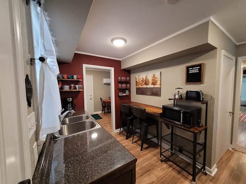 Woody's House 3/1  I555 dog friendly w/d