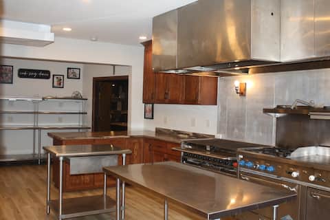 A place for the entire team with many amenities!