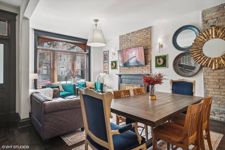Stunning 5 Bedroom Gem Steps from Wrigley Field! gallery image 3