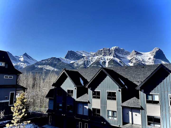 Stunning Central Canmore Condo Houses for Rent in Canmore, Alberta