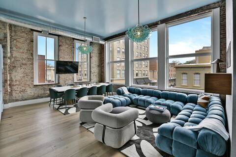Senate Floor: 5 Bedroom + 5 Bath on Bourbon Trail