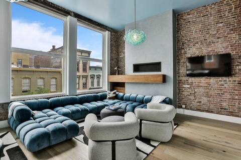 Senate Floor: 5 Bedroom + 5 Bath on Bourbon Trail