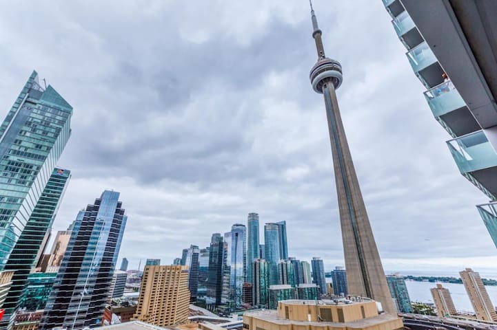 2BR + 2BA Waterfront Condo +CN Tower +Free Parking