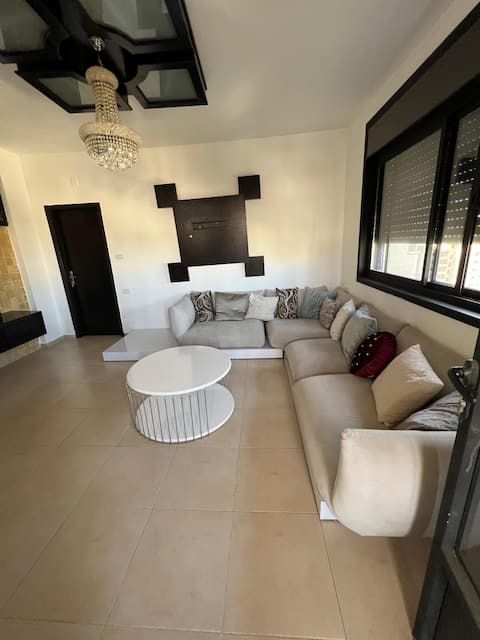 Al-Tira Luxury Apartment