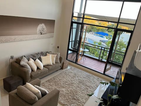 Top performing Airbnb: Loft Apartment in City