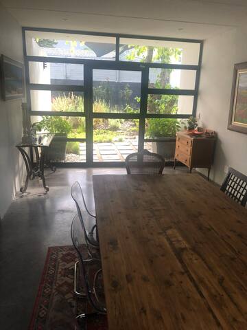 Between Oak & Palm gallery image 4