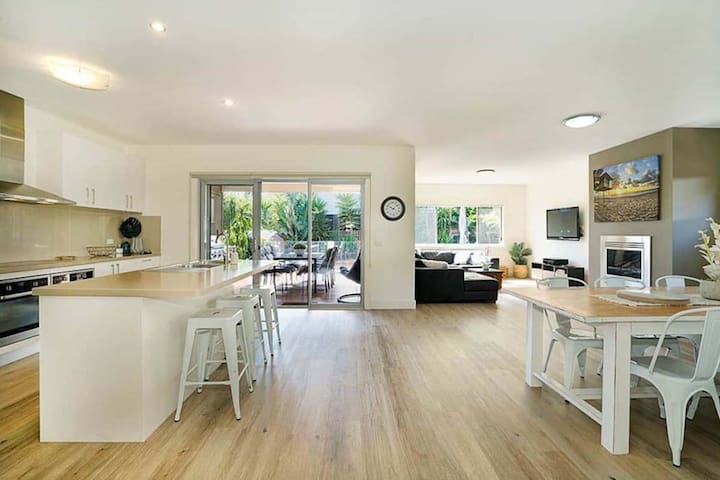 Dromana Grove SPA & POOL sleeps 15 gallery image 4
