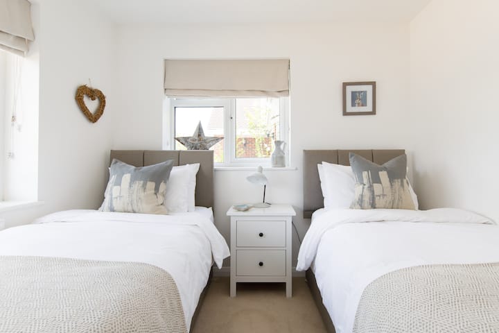 เตียงคู่ชั้นล่าง