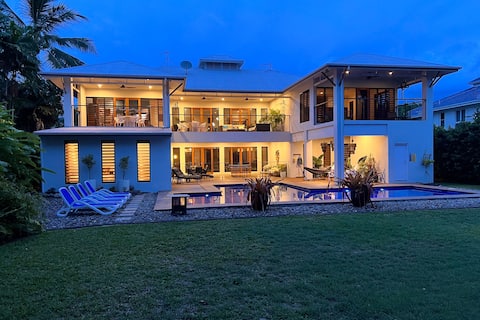 BIG Beach House Tranquility - beachfront renovated