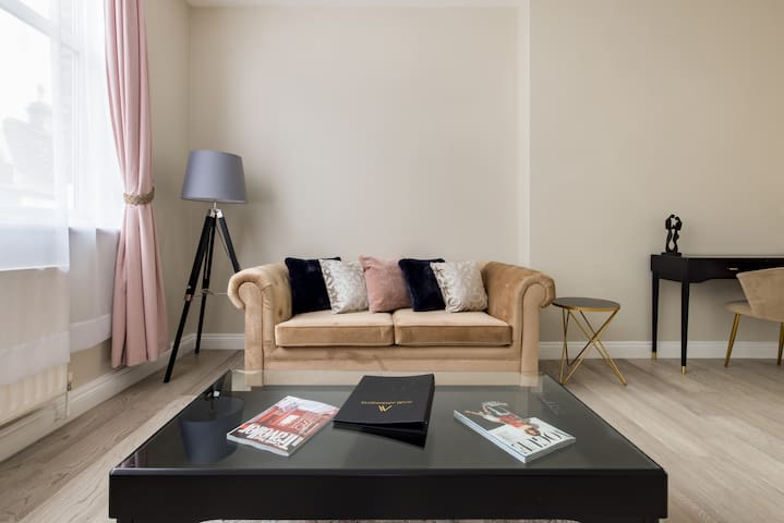 Avari Apartments – Premier Two Bedroom Apartment