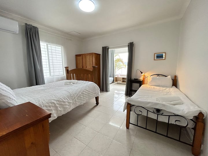 Dhomë gjumi 2 (krevat dopio + krevat tek)