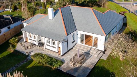 Seaside home in Rock sleeps 8-12 people