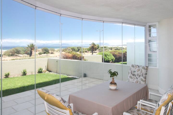 Luxury 2 Bedroom Beachfront Apartment – Strand CPT