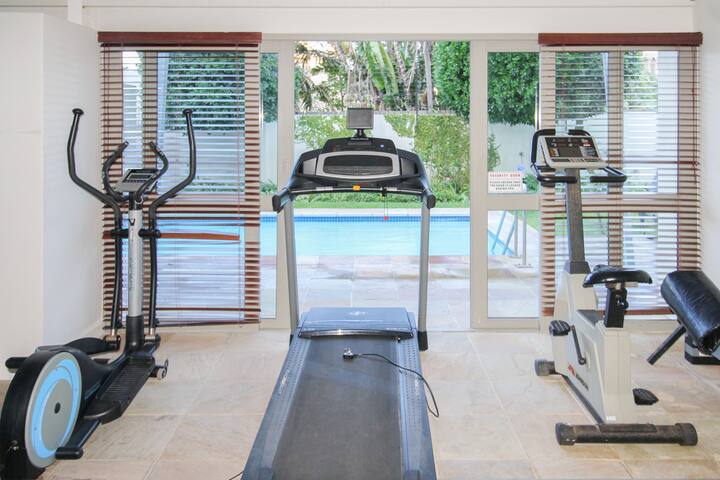 Luxury 2 Bedroom Beachfront Apartment – Strand CPT gallery image 5