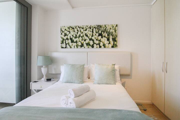 Luxury 2 Bedroom Beachfront Apartment – Strand CPT gallery image 3