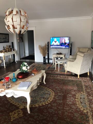 Deniz ve orman manzaralı havuzlu gallery image 4