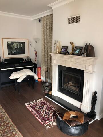 Deniz ve orman manzaralı havuzlu gallery image 5