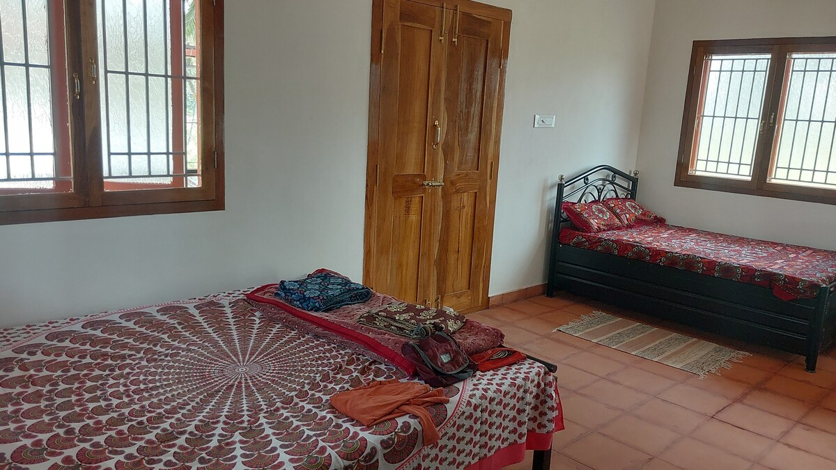 שתי מיטות זוגיות