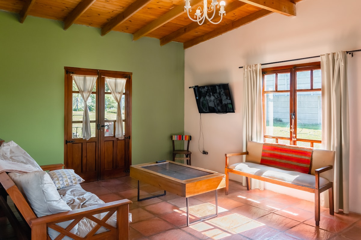 Top performing Airbnb: Country house with swimming pool Miraflores in Tandil