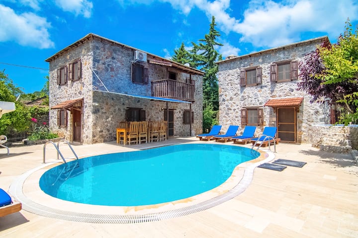 Merkezi Konumda İKiz Taş Villa - Fethiye
